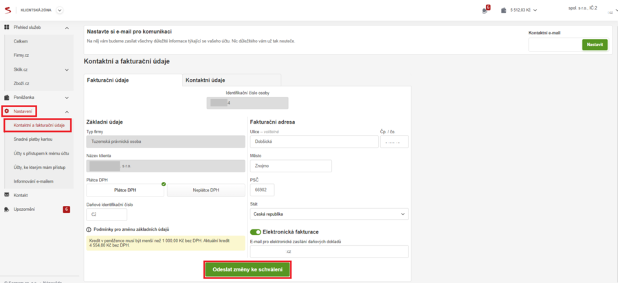 V levém bočním panelu kliknutím rozbalíte menu „Nastavení“. Kliknete na „Kontaktní a fakturační údaje“. Změňte potřebné údaje a následně klikněte na „Odeslat změny ke schválení“. Propsání změn může trvat až 24 hodin.
