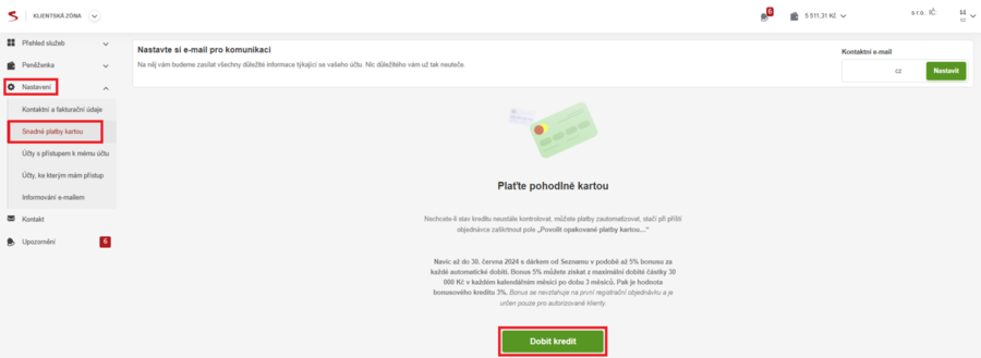 V levém bočním panelu kliknutím rozbalíte menu „Nastavení“. Kliknete na „Snadné platby kartou“. Zobrazí se obrazovka s kreditní kartou, klikněte na „Dobít kredit“.